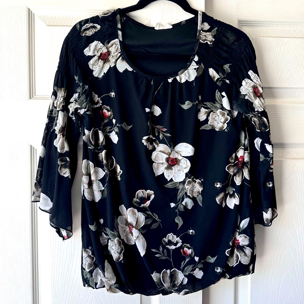 Black with white floral blouse, Women’s S